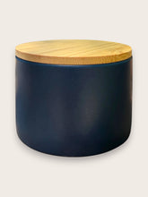 Cargar imagen en el visor de la galería, Vela Aromática Natural Ámbar Negro 255g