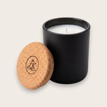 Cargar imagen en el visor de la galería, Vela Aromática Natural Ámbar Negro 85g