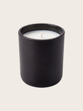 Cargar imagen en el visor de la galería, Vela Aromática Natural Ámbar Negro 85g